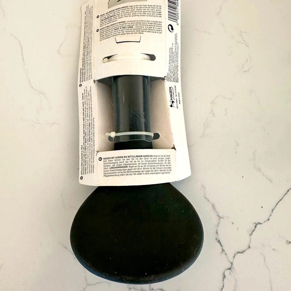 NWT Le Salon Essentials Cat Brush